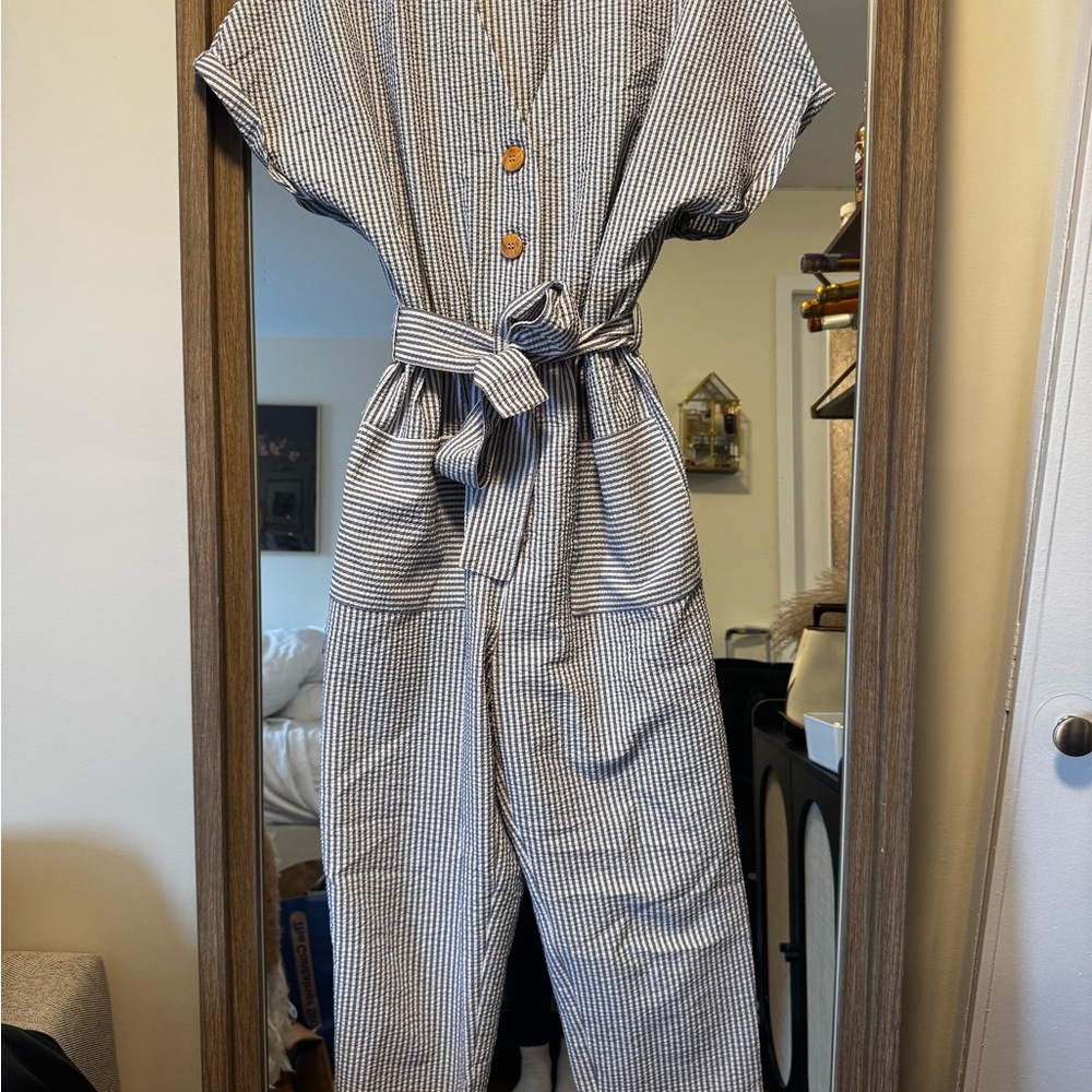 Zara Black and White Jumpsuit with Tie Waist and Wide-Leg Design